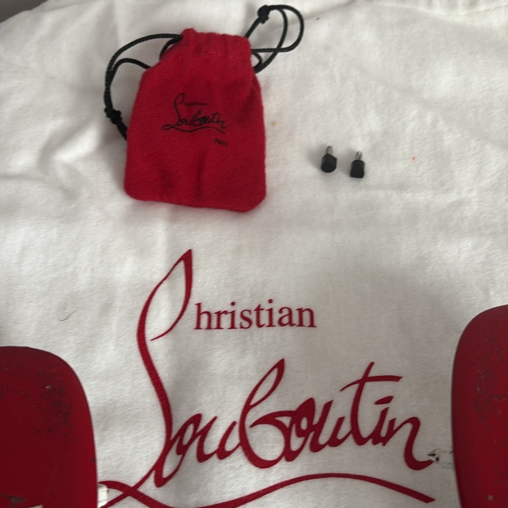DESIGNER Christian LOUBOUTIN RED BOTTOMS, worn Once! Size 39.5. - Picture 6 of 15